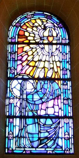 alacoque0126.jpg - Magareta Maria Alacoque, Glasfenster in der Basilika von Paray le Monial, Frankreich