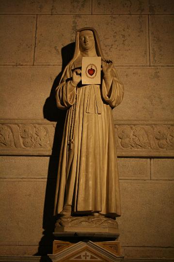 alacoque0168.jpg - Statue in der Krypta der Basilika der Heimsuchung in Annecy, Frankreich