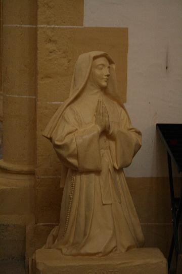 alacoque0185.jpg - Margareta Maria Alacoque, Statue in der Basilika Sacre Coeur, Paray-le-Monial, Frankreich