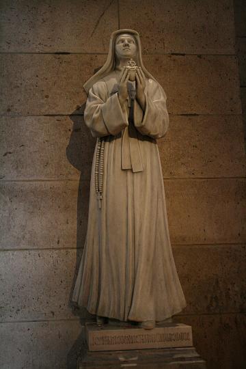 alacoque0198.jpg - Margareta Maria Alacoque, Statue in der Kirche Sacre Coeur, Paris, Frankreich